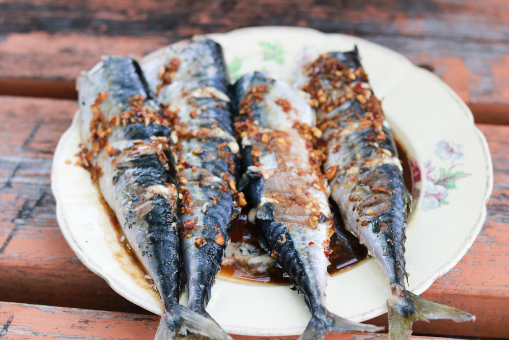 photographie illustrant des sardines cuisinés en escabeche